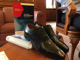 Chaussures neuves de Leitao, ministre des Finances (2017-2018)